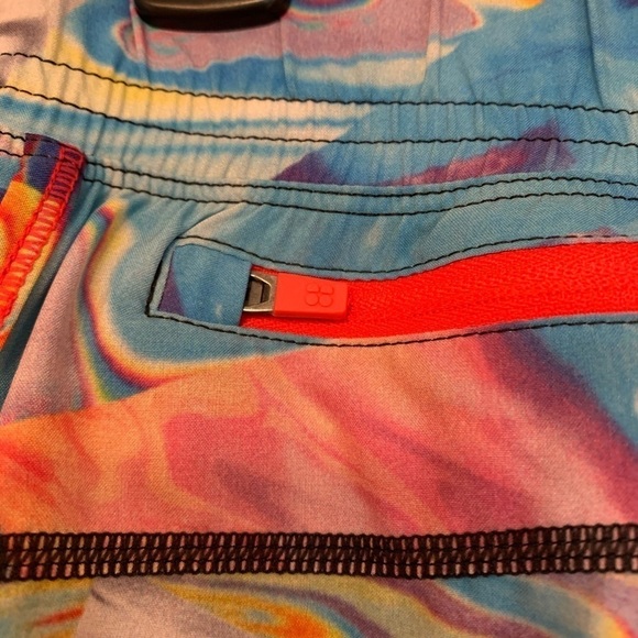 Sweaty Betty Iridescent rainbow swirl shorts small F312 - Picture 7 of 11